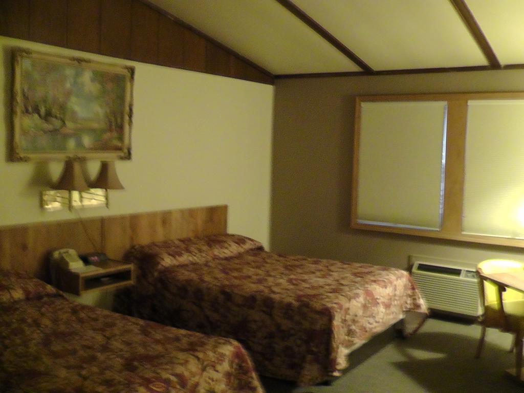 Motel 95 & Campground Hixton Kültér fotó