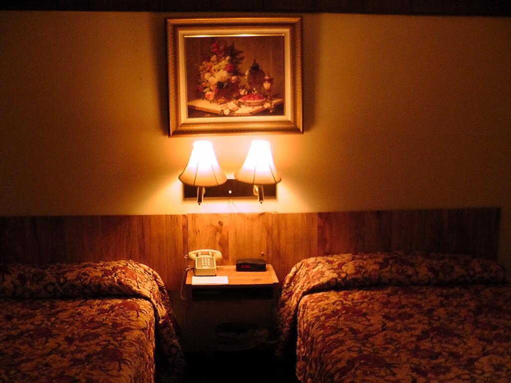Motel 95 & Campground Hixton Kültér fotó